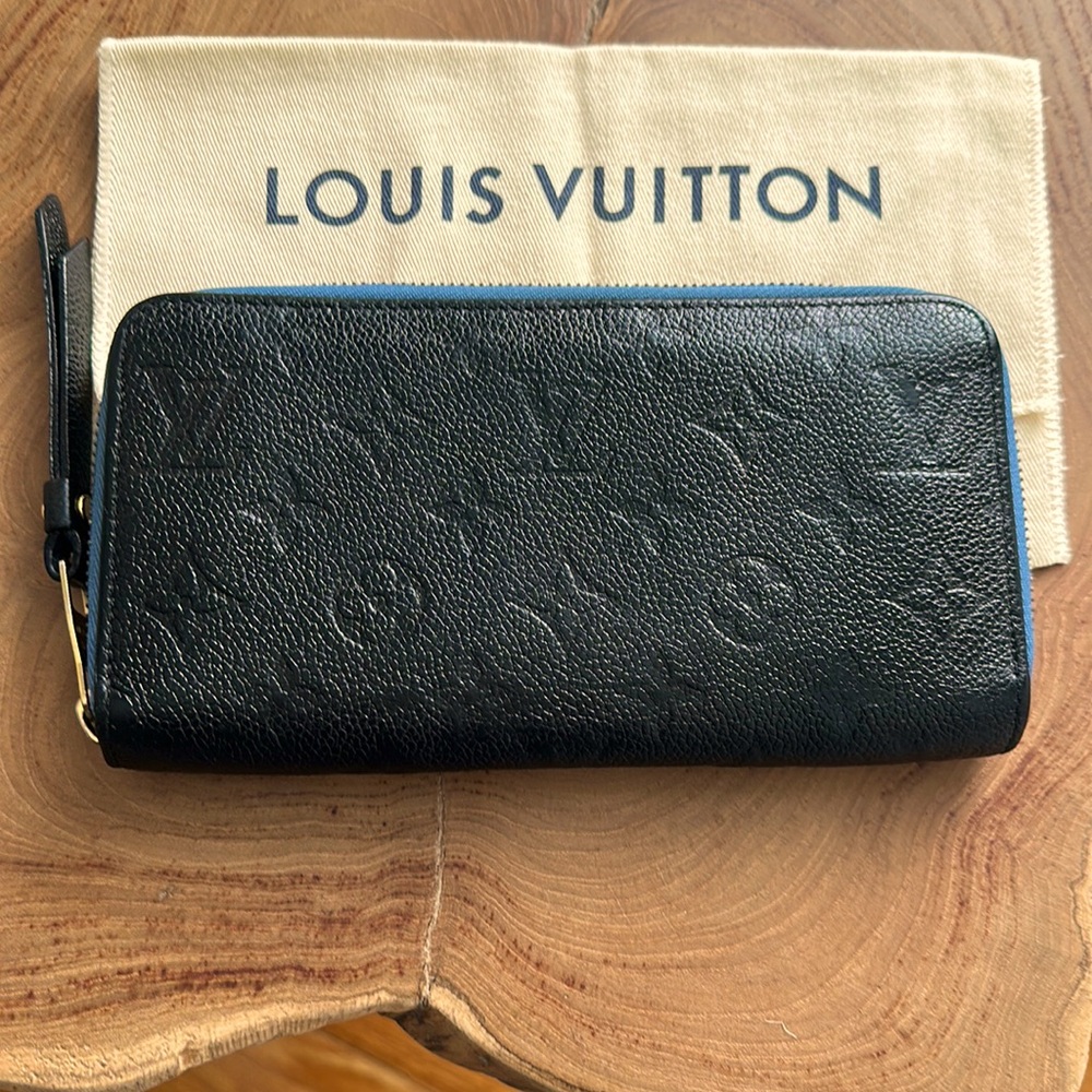 LOUIS VUITTON ZIPPY WALLET